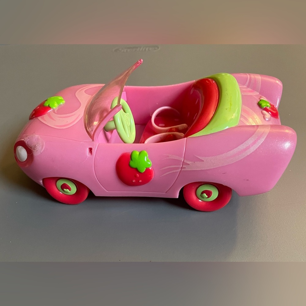 Hasbro Strawberry Shortcake Doll 2008 Toy Convertible Car Plastic 6 1/2” - Picture 2 of 6